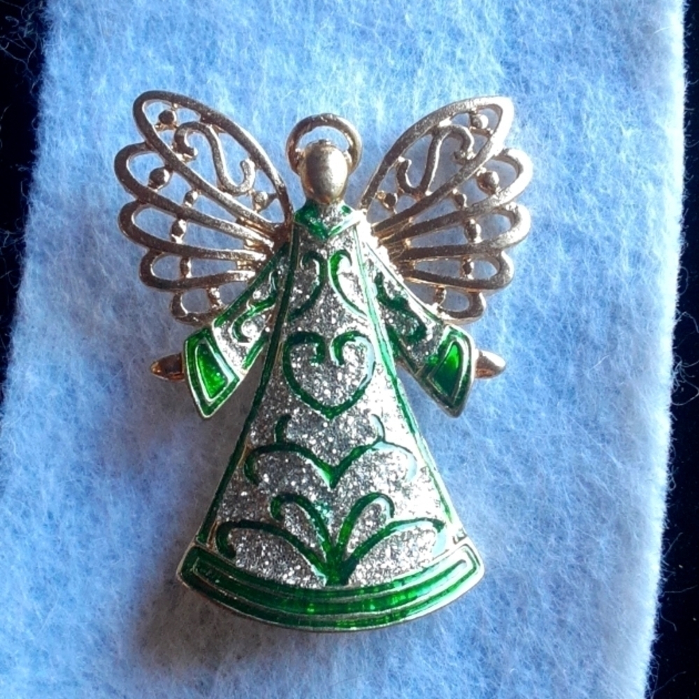 Lovely Angel Pin.